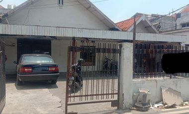 Dijual Rumah Hitung Tanah Jalan Rajawali Surabaya
