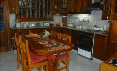 VIVIENDA CON LOCAL  / CHALET 3 AMB C/GARAGE DOBLE