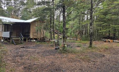 PARCELA DE  5.000 MTS CON 2 CABAÑAS EN SECTOR DE HUINCACARA,