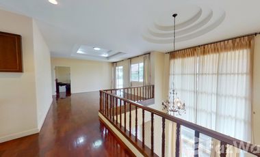 6 Bedroom House for sale at Lanna Thara Village