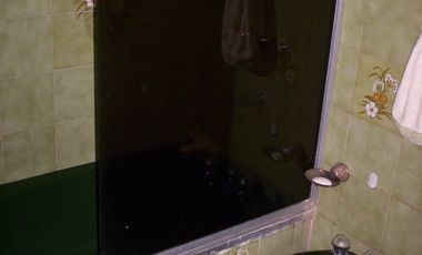 Casa ubicada a 300 metros de Avenida Berlín .