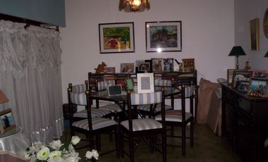 Casa ubicada a 300 metros de Avenida Berlín .