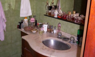 Casa ubicada a 300 metros de Avenida Berlín .