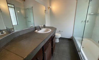 casa en arriendo en loma de las brujas. Cod A55612