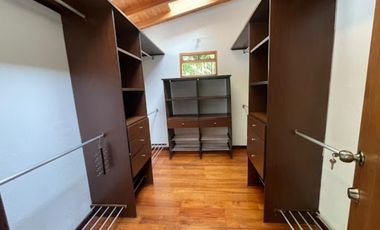 casa en arriendo en loma de las brujas. Cod A55612