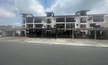 Departamento en Venta Urdesa Central, Norte de Guayaquil GabR