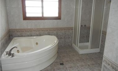 Chalet 5 amb (Gral. Paz 4200)