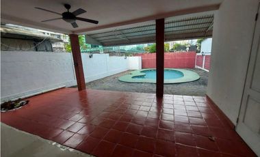 ALQUILO CASA DUPLEX PARA USO COMERCIAL EN MARBELLA 500 METROS