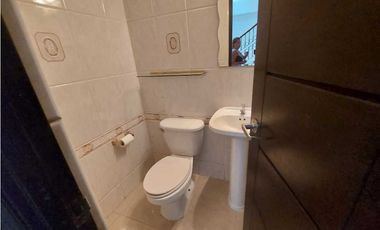 ALQUILO CASA DUPLEX PARA USO COMERCIAL EN MARBELLA 500 METROS