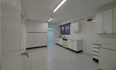 ALQUILO CASA DUPLEX PARA USO COMERCIAL EN MARBELLA 500 METROS