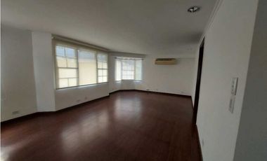 ALQUILO CASA DUPLEX PARA USO COMERCIAL EN MARBELLA 500 METROS