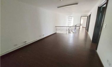 ALQUILO CASA DUPLEX PARA USO COMERCIAL EN MARBELLA 500 METROS