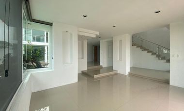 CASA EN VENTA EN LOMAS DE COCOYOC