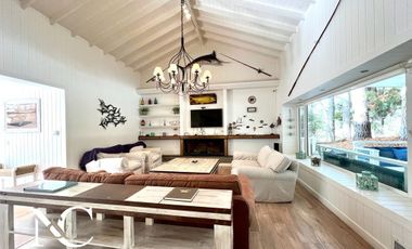 Casa en venta Costa Esmeralda estilo californiana