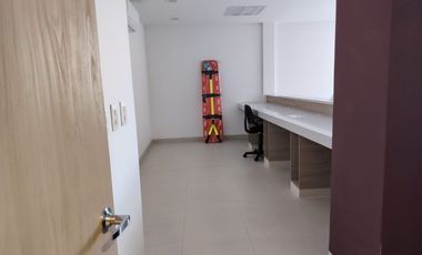 consultorio en arriendo en avenida 30 de agosto. Cod A5498