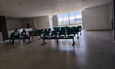 consultorio en arriendo en avenida 30 de agosto. Cod A5498