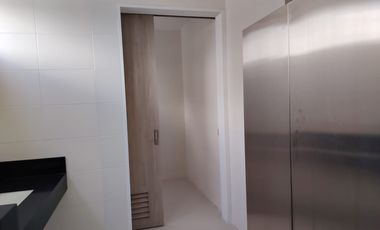 consultorio en arriendo en avenida 30 de agosto. Cod A5498