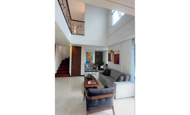 Apartamento Penthouse Amoblado en Arriendo Poblado Sector Castropol