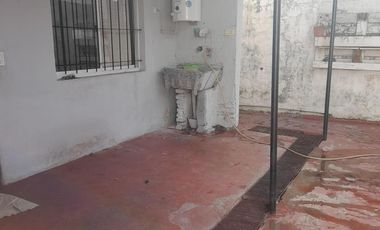 amplia casa en temperley