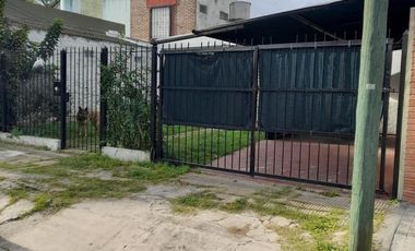 amplia casa en temperley