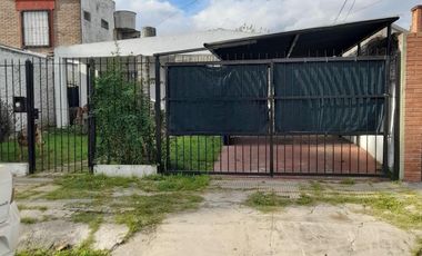 amplia casa en temperley