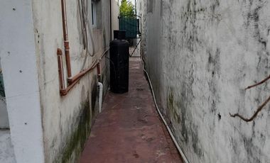 amplia casa en temperley