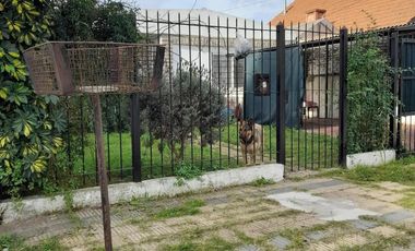 amplia casa en temperley