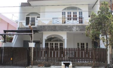 *Rumah cantik asri Manyar Kertoadi Surabaya Timur*