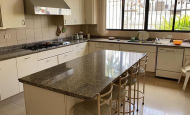 VENTA DE MANSIÓN CON VISTA AL RIO EN SAMBORONDÓN