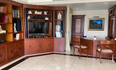 VENTA DE MANSIÓN CON VISTA AL RIO EN SAMBORONDÓN