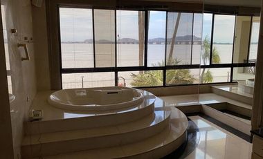 VENTA DE MANSIÓN CON VISTA AL RIO EN SAMBORONDÓN