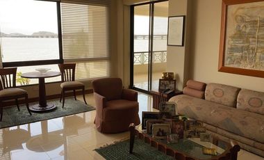 VENTA DE MANSIÓN CON VISTA AL RIO EN SAMBORONDÓN