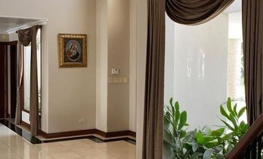 VENTA DE MANSIÓN CON VISTA AL RIO EN SAMBORONDÓN