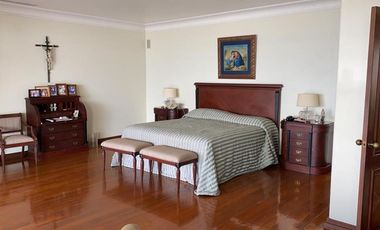 VENTA DE MANSIÓN CON VISTA AL RIO EN SAMBORONDÓN