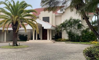 VENTA DE MANSIÓN CON VISTA AL RIO EN SAMBORONDÓN