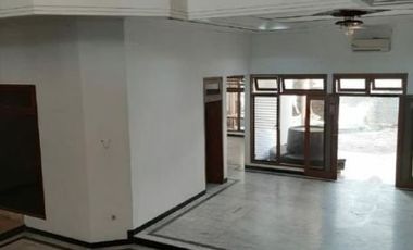 Rumah JALAN BALI, SBY PUSAT Area Komersial, cocok untuk hunian dan Usaha