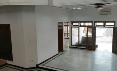 Rumah JALAN BALI, SBY PUSAT Area Komersial, cocok untuk hunian dan Usaha