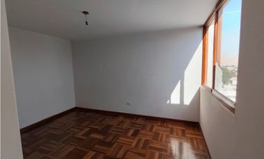 VENDO  DEPARTAMENTO TRIPLEX  EN URB. PESCASEROLI - TACNA
