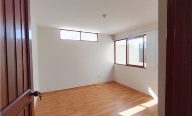 VENDO  DEPARTAMENTO TRIPLEX  EN URB. PESCASEROLI - TACNA