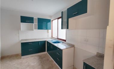 VENDO  DEPARTAMENTO TRIPLEX  EN URB. PESCASEROLI - TACNA