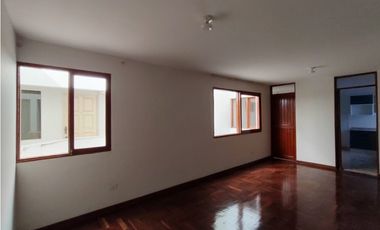 VENDO  DEPARTAMENTO TRIPLEX  EN URB. PESCASEROLI - TACNA