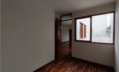 VENDO  DEPARTAMENTO TRIPLEX  EN URB. PESCASEROLI - TACNA
