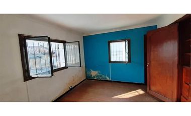 Lote ideal para edificio de vivienda u oficina. Zona Plaza Mitre.