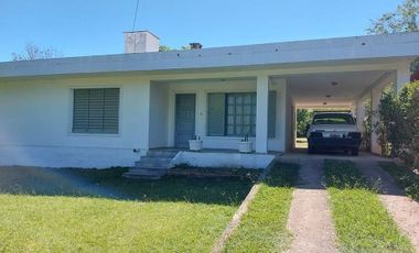 VENTA CASA de 3 dormitorios c/ cochera en Cosquín