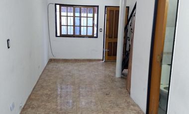 Venta de triplex 4 ambientes Villa Luzuriaga