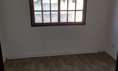 Venta de triplex 4 ambientes Villa Luzuriaga