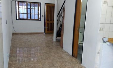 Venta de triplex 4 ambientes Villa Luzuriaga