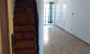 Venta de triplex 4 ambientes Villa Luzuriaga