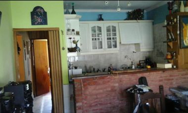 VENDO CASA EN MAR DEL PLATA AZOPARDO 5600