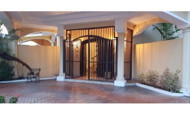 Se vende casa.1.000 Mts2. Hato Pintado USD$895,000,oo